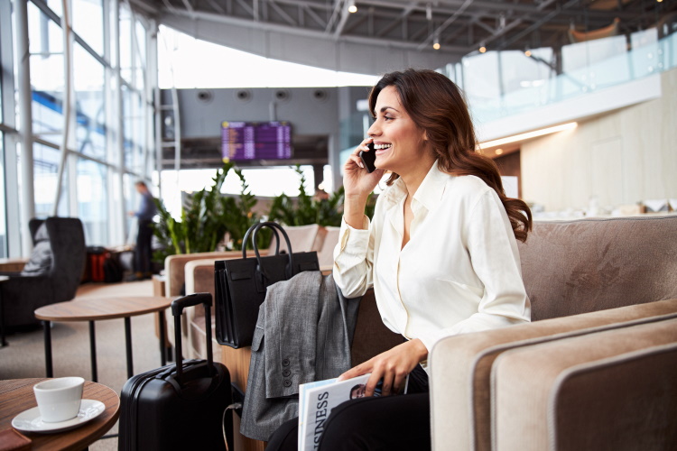 Complimentary access to airport lounges